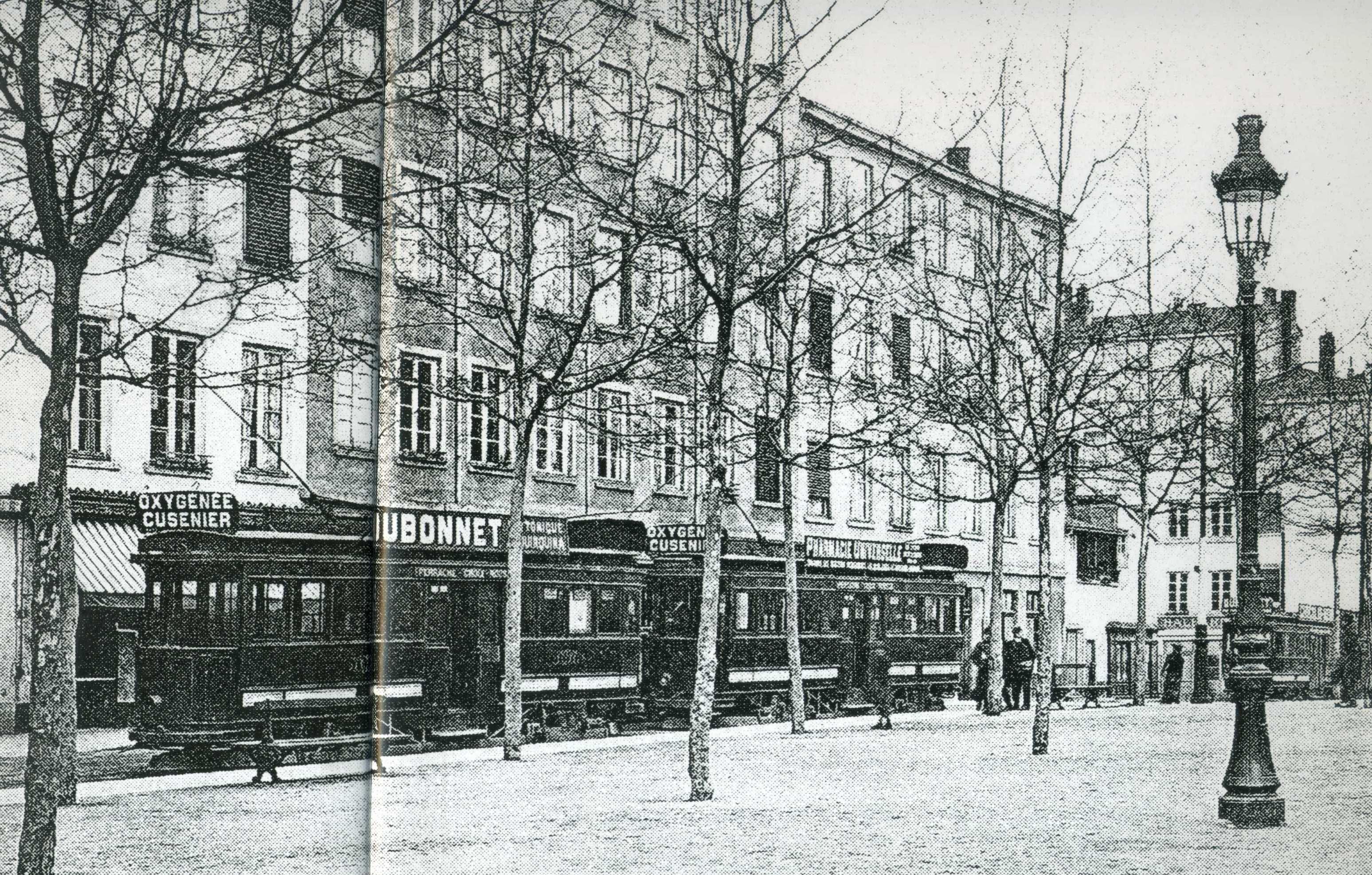 Terminus du tram � la Croix-Rousse (Place du Commandant Arnaud)